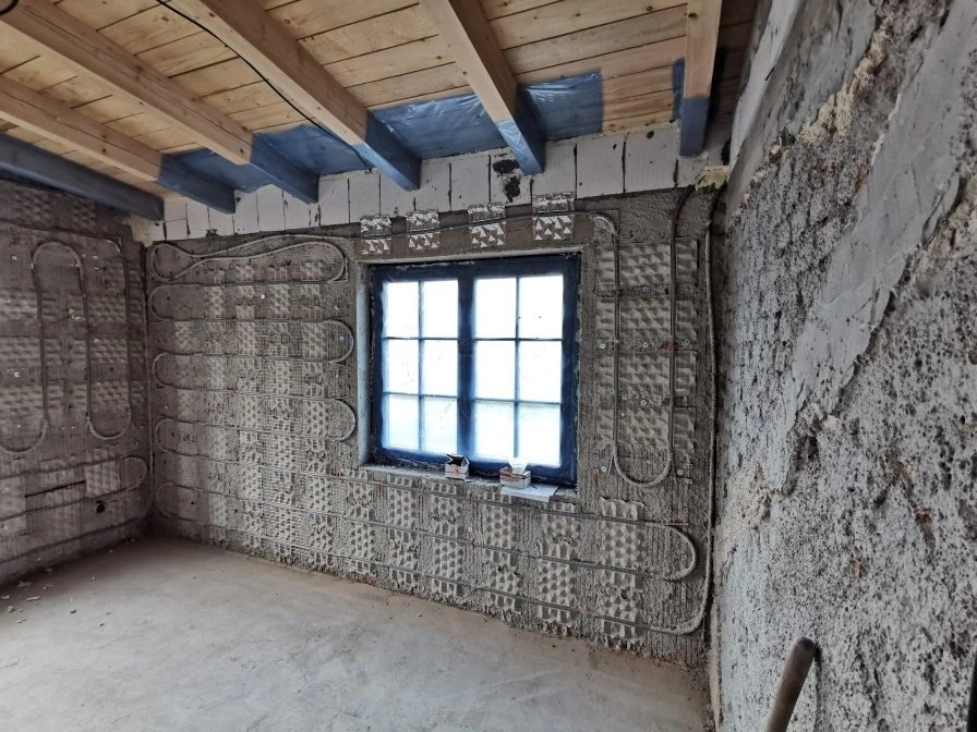 1760352970_56_3213_img1_b.jpg (188 KB)