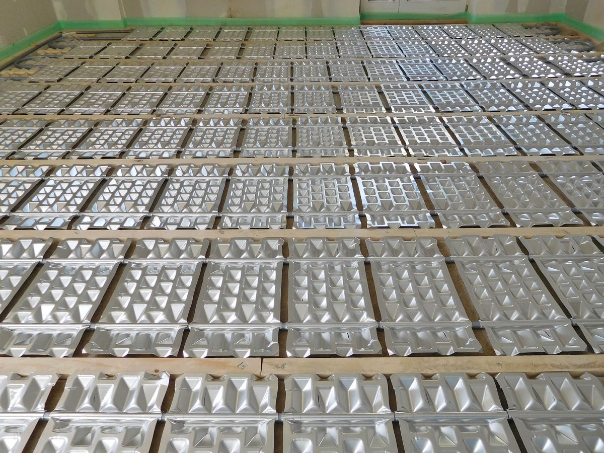 1786_img1_b.jpg (315 KB)