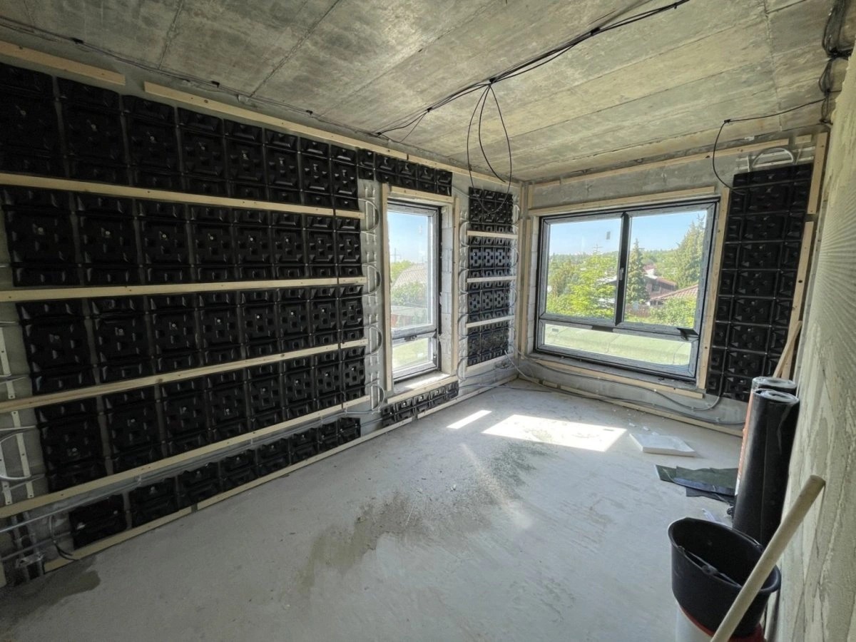 1760352943_94_2997_img1_b.jpg (231 KB)